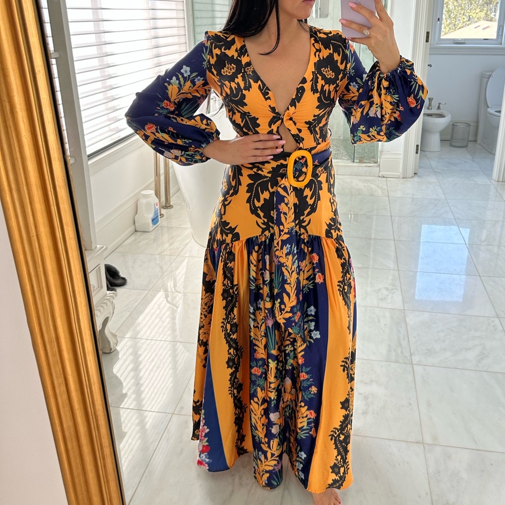 Resort wear! Stunning floral maxi.